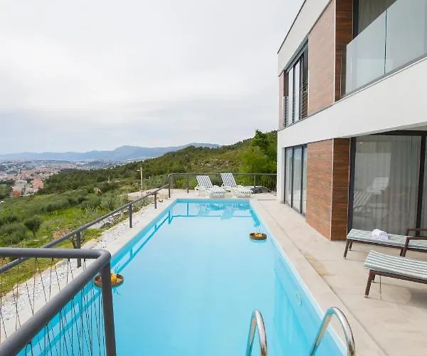 Royal 2 Villa