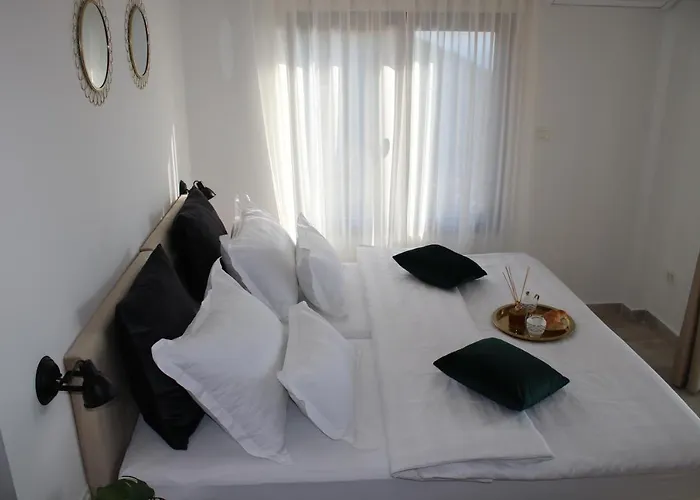 Royal 2 * Podstrana
