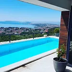 Royal 2 Vila
