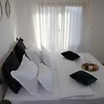 Royal 2 * Podstrana